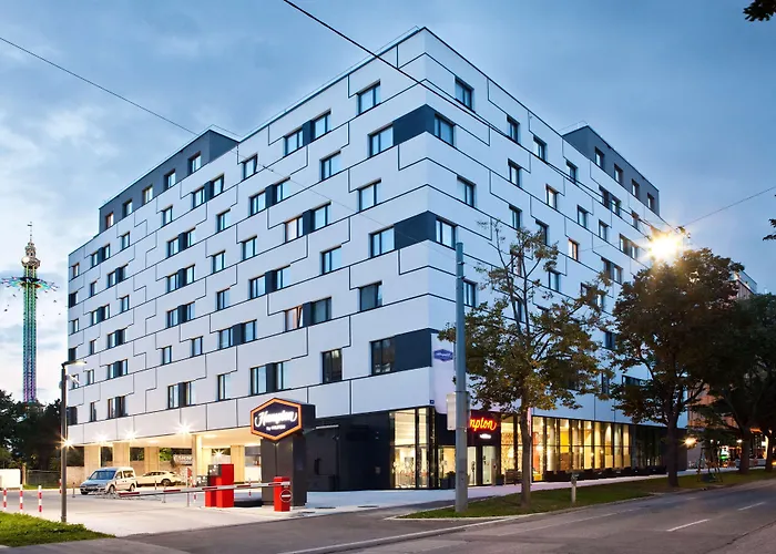 Hotel Hampton By Hilton Messe 3*