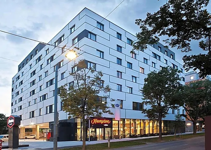Hampton By Hilton Messe 3*